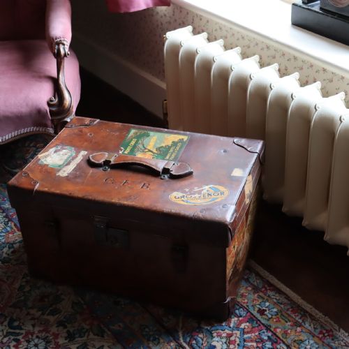 A WELLTRAVELLED LEATHER MONOGRAMED TRUNK OR HAT BOX WITH SOME INTERESTING TRAVEL LABELS AND HISTORY CIRCA 1910 - ADDITIONAL PHOTO 8