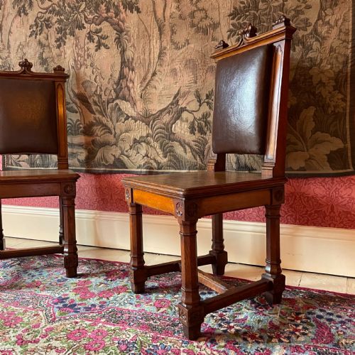 PAIR OF VICTORIAN GOTHIC REVIVAL OAK HALL CHAIRS CIRCA 1860 - ADDITIONAL PHOTO 1