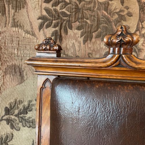 PAIR OF VICTORIAN GOTHIC REVIVAL OAK HALL CHAIRS CIRCA 1860 - ADDITIONAL PHOTO 2