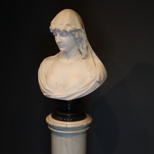 'LA BELLE ITALIENNE' A LARGE CARRARA MARBLE BUST OF A VEILED LADY ON A VERT DE MER MARBLE BASE - ADDITIONAL PHOTO 5