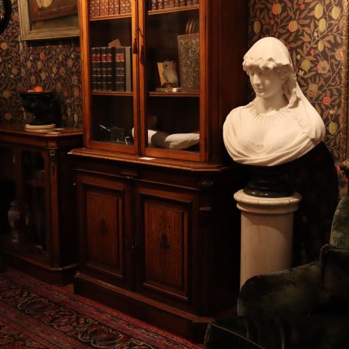 'LA BELLE ITALIENNE' A LARGE CARRARA MARBLE BUST OF A VEILED LADY ON A VERT DE MER MARBLE BASE - ADDITIONAL PHOTO 10