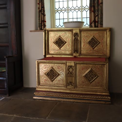 17TH CENTURY OR EARLIER ITALIAN GILT GOTHIC DECORATED WALNUT CASSONE CHEST - ADDITIONAL PHOTO 2