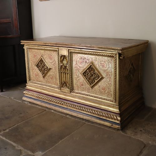 17TH CENTURY OR EARLIER ITALIAN GILT GOTHIC DECORATED WALNUT CASSONE CHEST - ADDITIONAL PHOTO 3