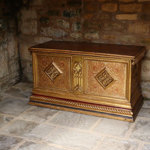 17TH CENTURY OR EARLIER ITALIAN GILT GOTHIC DECORATED WALNUT CASSONE CHEST - ADDITIONAL PHOTO 4