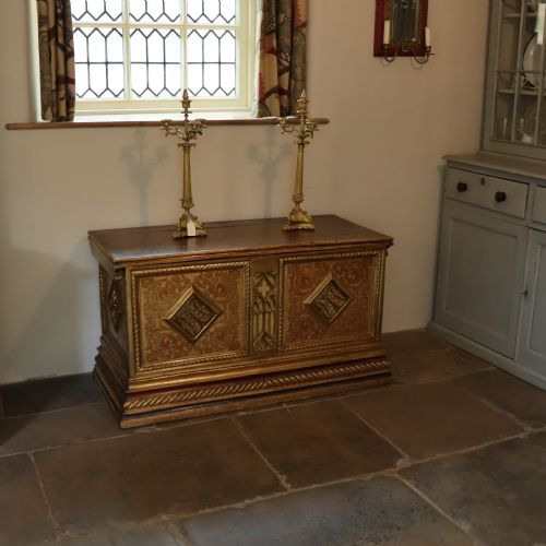 17TH CENTURY OR EARLIER ITALIAN GILT GOTHIC DECORATED WALNUT CASSONE CHEST - ADDITIONAL PHOTO 6