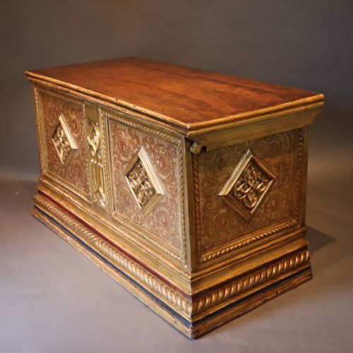 17TH CENTURY OR EARLIER ITALIAN GILT GOTHIC DECORATED WALNUT CASSONE CHEST - ADDITIONAL PHOTO 10