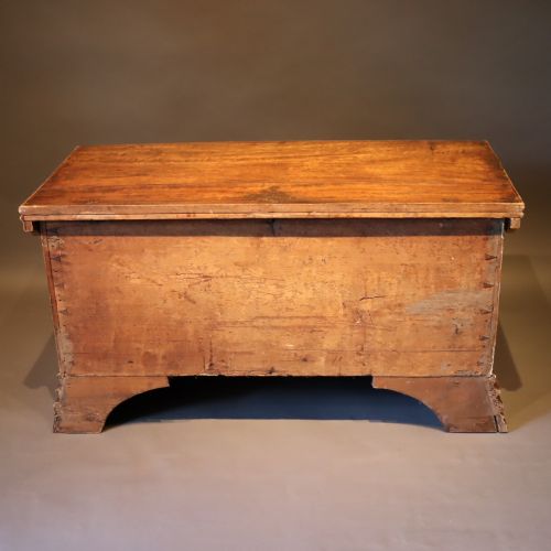 17TH CENTURY OR EARLIER ITALIAN GILT GOTHIC DECORATED WALNUT CASSONE CHEST - ADDITIONAL PHOTO 13