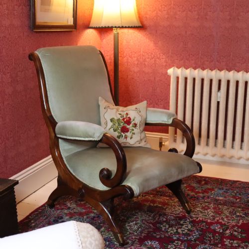 LATE REGENCY MAHOGANY X FRAME LIBRARY CHAIR POSSIBLY BY GILLOWS CIRCA 1830 - ADDITIONAL PHOTO 4