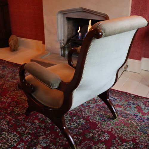 LATE REGENCY MAHOGANY X FRAME LIBRARY CHAIR POSSIBLY BY GILLOWS CIRCA 1830 - ADDITIONAL PHOTO 7