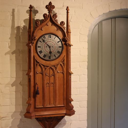 A LARGE VICTORIAN GOTHIC REVIVAL CARVED OAK WALL CLOCK BY W DAVIS AND SONS BIRMINGHAM CIRCA 1860 - ADDITIONAL PHOTO 4