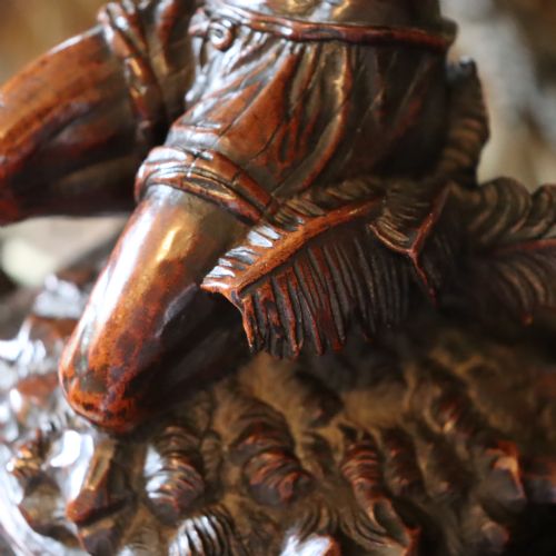 MID 19TH CENTURY CARVED FIGURES IN WALNUT - ADDITIONAL PHOTO 7