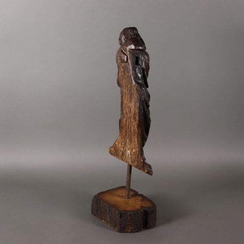 17TH CENTURY CARVED OAK FIGURE IN HOODED CLOAK - ADDITIONAL PHOTO 3