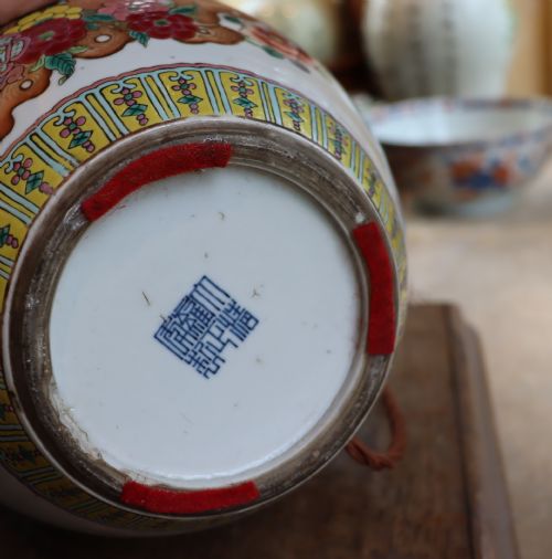 A CHINESE FAMILLE ROSE JAR TABLE LAMP - ADDITIONAL PHOTO 3