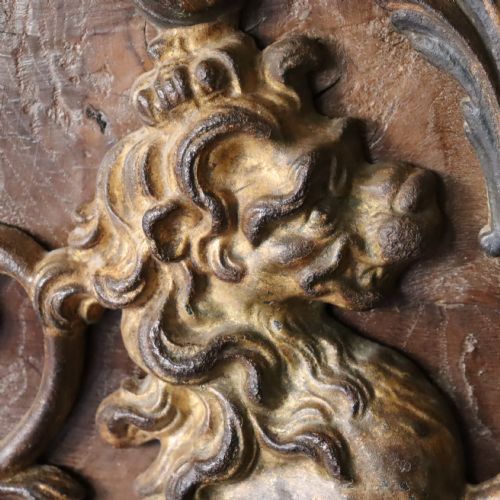 A LARGE VICTORIAN CAST IRON ROYAL COAT OF ARMS - ADDITIONAL PHOTO 5