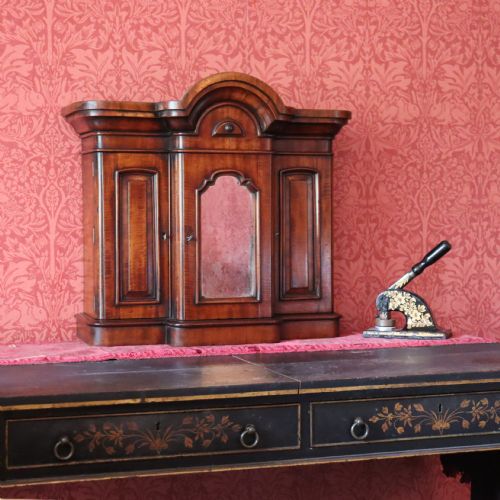 VICTORIAN APPRENTICEMINIATURE MAHOGANY BREAKFRONT WARDROBE - ADDITIONAL PHOTO 1