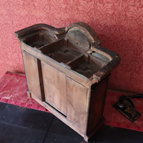VICTORIAN APPRENTICEMINIATURE MAHOGANY BREAKFRONT WARDROBE - ADDITIONAL PHOTO 5