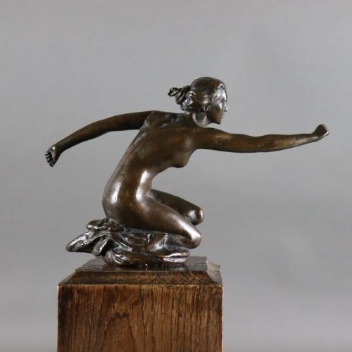 BRONZE ART DECO CAR MASCOT SCULPTURE OF NUDE WOMAN - ADDITIONAL PHOTO 2