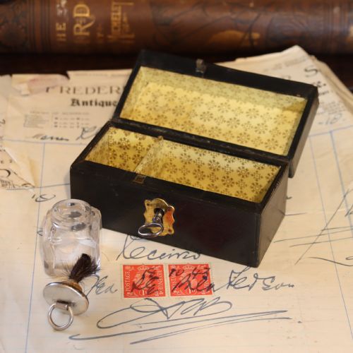 LEATHER COVERED STAMP BOX AND DAMPER CIRCA 1900 - ADDITIONAL PHOTO 1