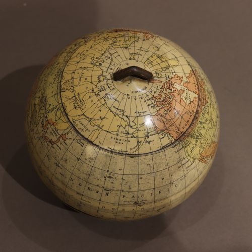 A HUNTLEY AND PALMERS BISCUIT TIN IN THE FORM OF A GLOBE - ADDITIONAL PHOTO 4