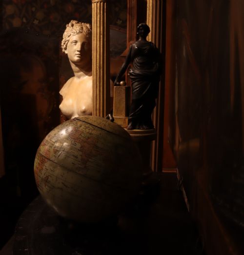 A HUNTLEY AND PALMERS BISCUIT TIN IN THE FORM OF A GLOBE - ADDITIONAL PHOTO 9