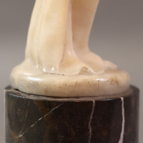 CARVED ALABASTER NUDE FIGURE BY FRITZ KOCHENDORFER CIRCA 1900 - ADDITIONAL PHOTO 4