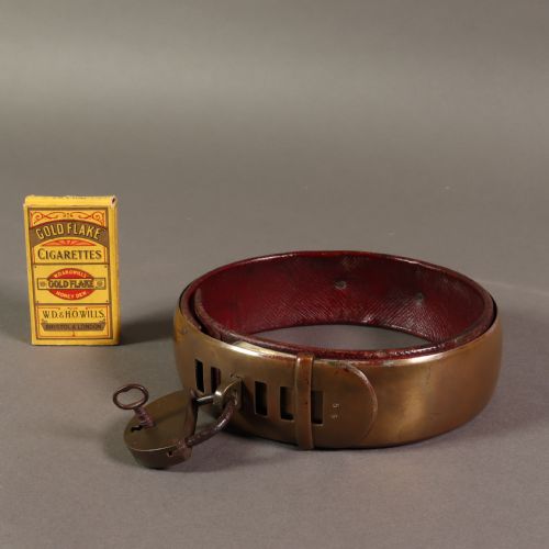 A LARGE EARLY 19TH CENTURY BEVELLED BRASS DOG COLLAR - ADDITIONAL PHOTO 6