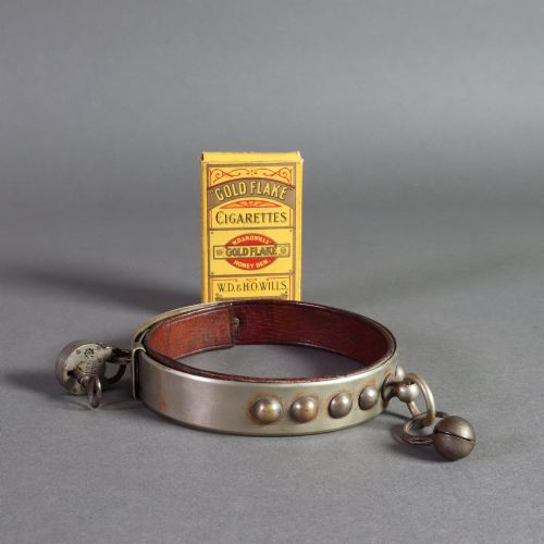 EDWARDIAN WHITE METAL DOG COLLAR WITH ORIGINAL PADLOCK BRASS BELL - ADDITIONAL PHOTO 3