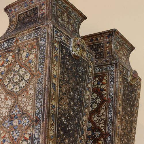 A FINE PAIR OF 19TH CENTURY KASHMIRI WOODEN VASES - ADDITIONAL PHOTO 7