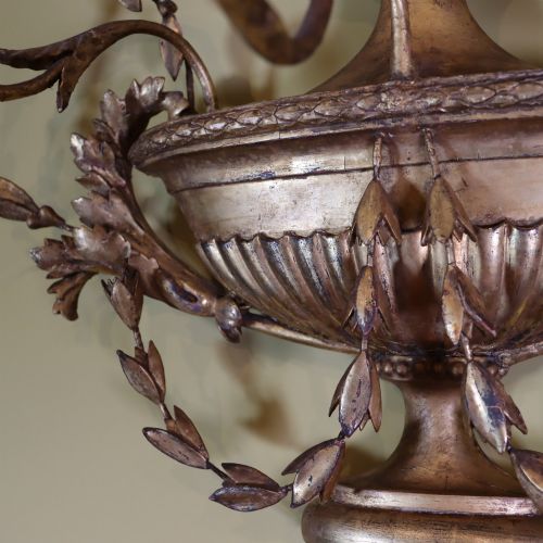 A GEORGE III GILTWOOD AND GESSO THREE BRANCH WALL SCONCE - ADDITIONAL PHOTO 4