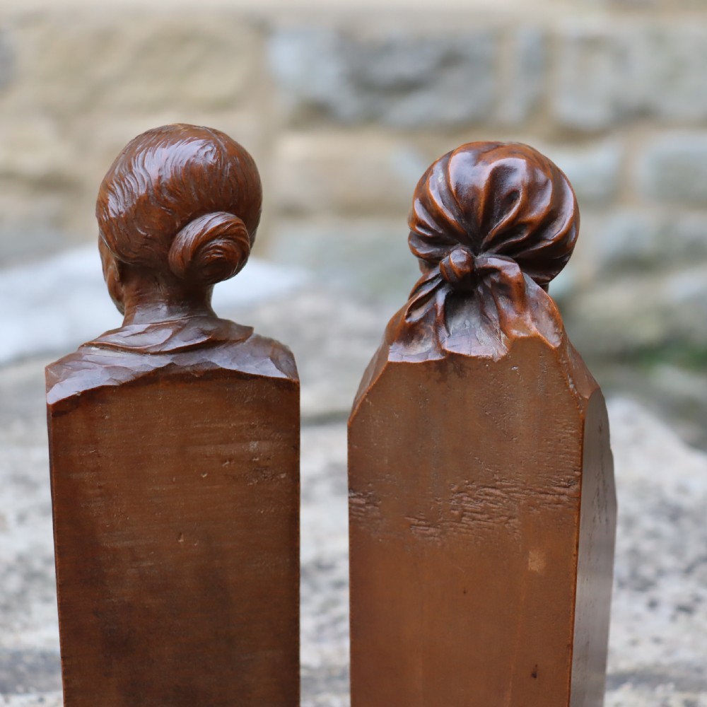 Pair of finely carved fruit wood busts of old Women by Hermann Steiner Meran. Circa 1900  View IV