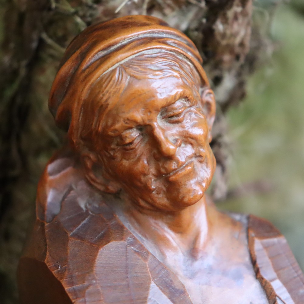 Pair of finely carved fruit wood busts of old Women by Hermann Steiner Meran. Circa 1900  View VI