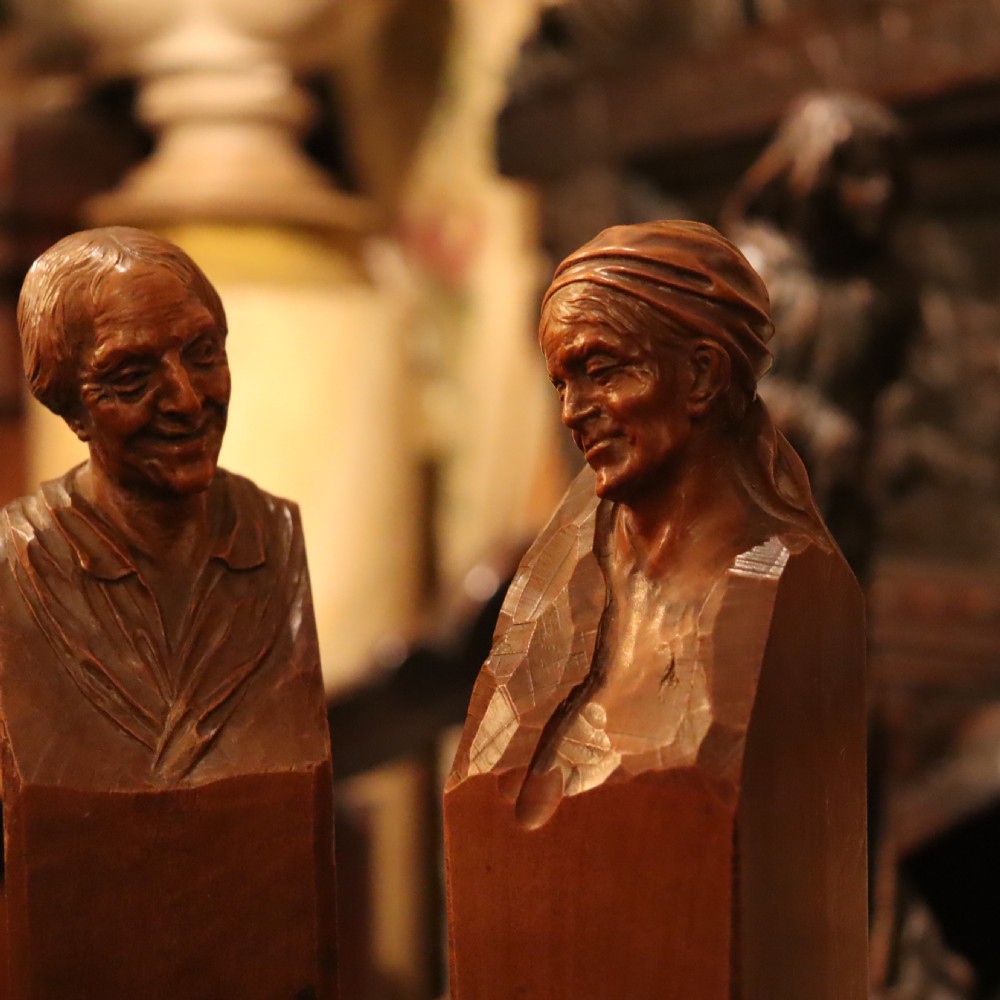 Pair of finely carved fruit wood busts of old Women by Hermann Steiner Meran. Circa 1900  View VII