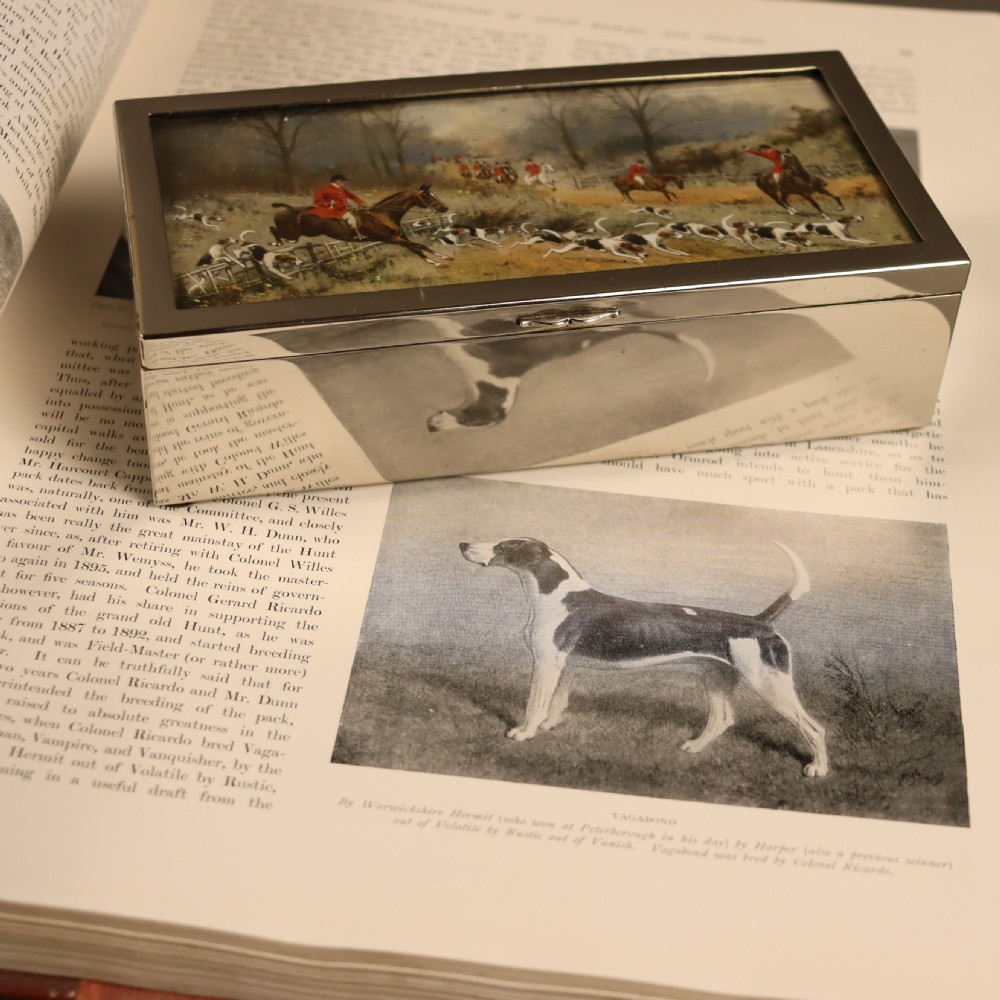 Fox hunting interest- Cigarette box View III