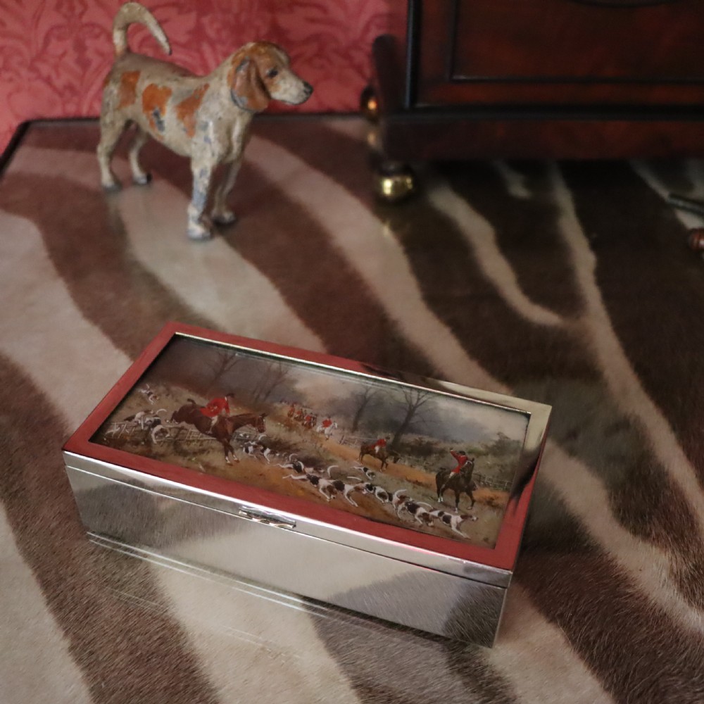 Fox hunting interest- Cigarette box View V