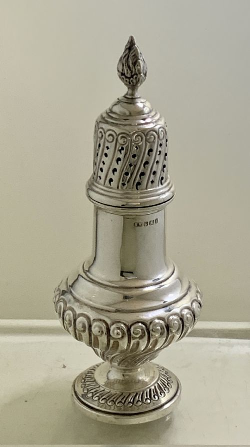 A SUPERB VICTORIAN SUGAR CASTER LEE WIGFULL SHEFFIELD 1898 - ADDITIONAL PHOTO 1