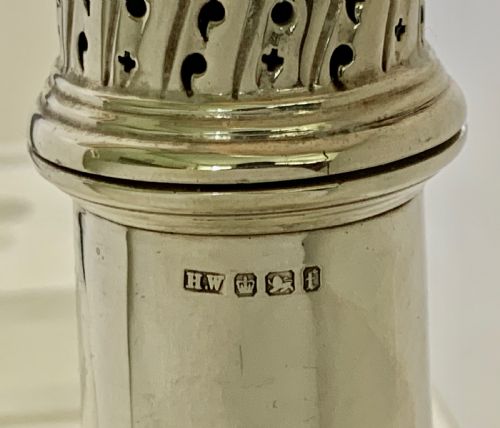 A SUPERB VICTORIAN SUGAR CASTER LEE WIGFULL SHEFFIELD 1898 - ADDITIONAL PHOTO 3