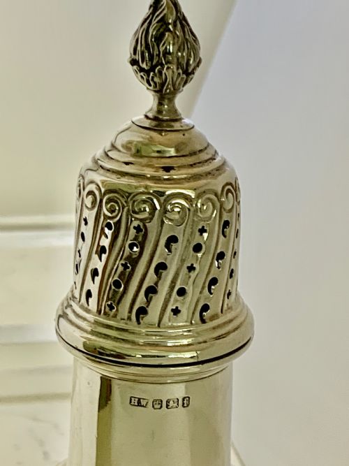 A SUPERB VICTORIAN SUGAR CASTER LEE WIGFULL SHEFFIELD 1898 - ADDITIONAL PHOTO 4