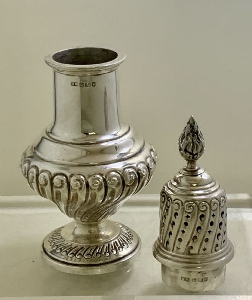 A SUPERB VICTORIAN SUGAR CASTER LEE WIGFULL SHEFFIELD 1898 - ADDITIONAL PHOTO 8