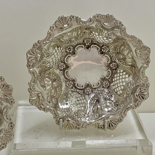 A PAIR OF ANTIQUE STERLING SILVER DISHES 1903 - ADDITIONAL PHOTO 5