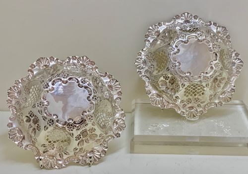 A PAIR OF ANTIQUE STERLING SILVER DISHES 1903 - ADDITIONAL PHOTO 6