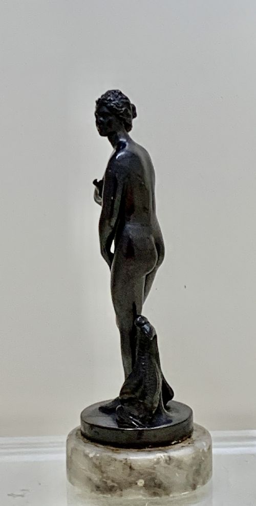 A 19TH CENTURY FRENCH BRONZE FIGURE OF APHRODITE - ADDITIONAL PHOTO 1