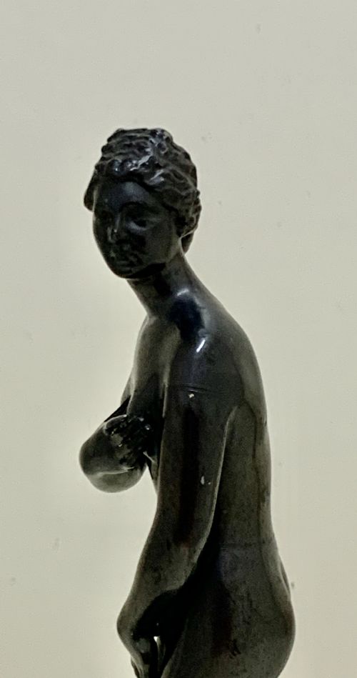A 19TH CENTURY FRENCH BRONZE FIGURE OF APHRODITE - ADDITIONAL PHOTO 7