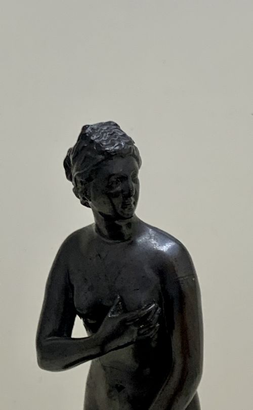 A 19TH CENTURY FRENCH BRONZE FIGURE OF APHRODITE - ADDITIONAL PHOTO 8