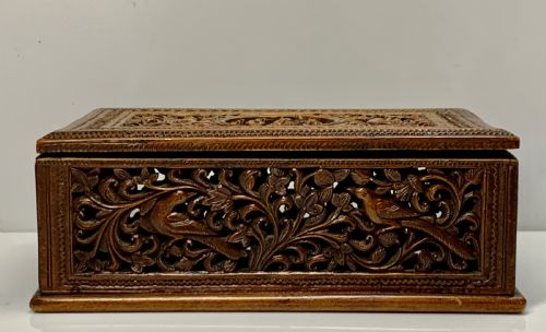 A FABULOUS QUALITY 19TH CENTURY BURMESE CARVED RECTANGULAR BOX - ADDITIONAL PHOTO 2