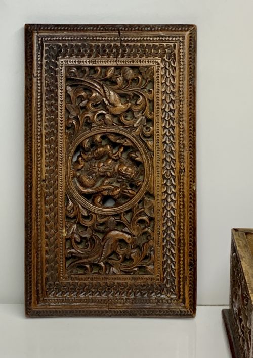 A FABULOUS QUALITY 19TH CENTURY BURMESE CARVED RECTANGULAR BOX - ADDITIONAL PHOTO 11
