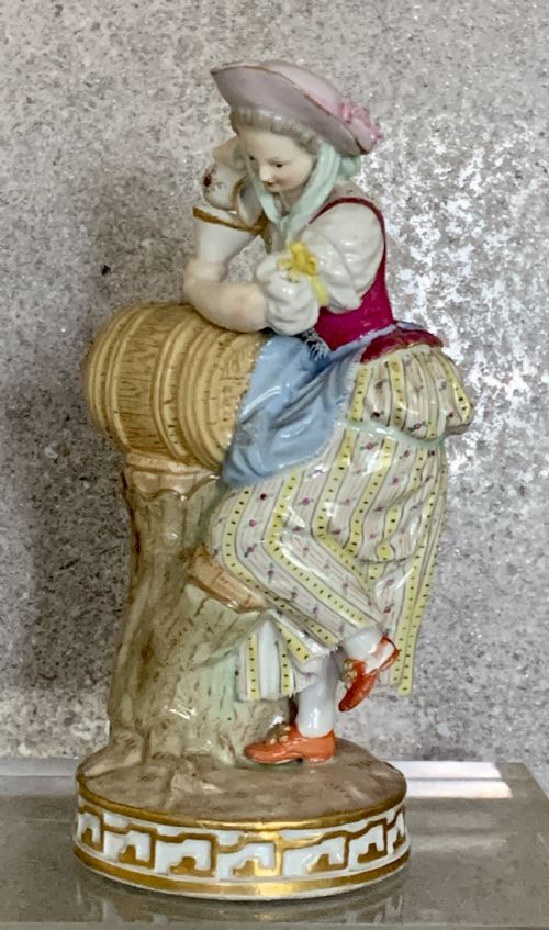 MEISSEN GRAPE HARVESTER GIRL WITH FUNNEL BARREL ANTIQUE - ADDITIONAL PHOTO 3