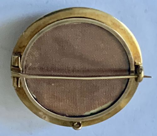 A VICTORIAN ETRUSCAN DIAMOND SET BROOCH OF CIRCULAR FORM - ADDITIONAL PHOTO 4