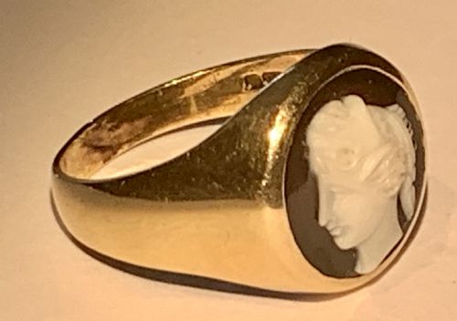 A FINE QUALITY VICTORIAN 9CT GOLD CARVED AGATE HARDSTONE CAMEO RING - ADDITIONAL PHOTO 3