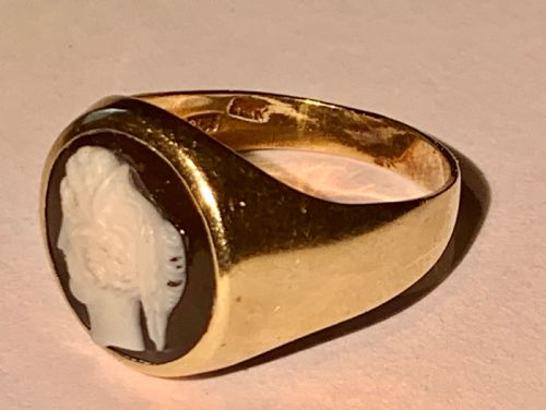 A FINE QUALITY VICTORIAN 9CT GOLD CARVED AGATE HARDSTONE CAMEO RING - ADDITIONAL PHOTO 4