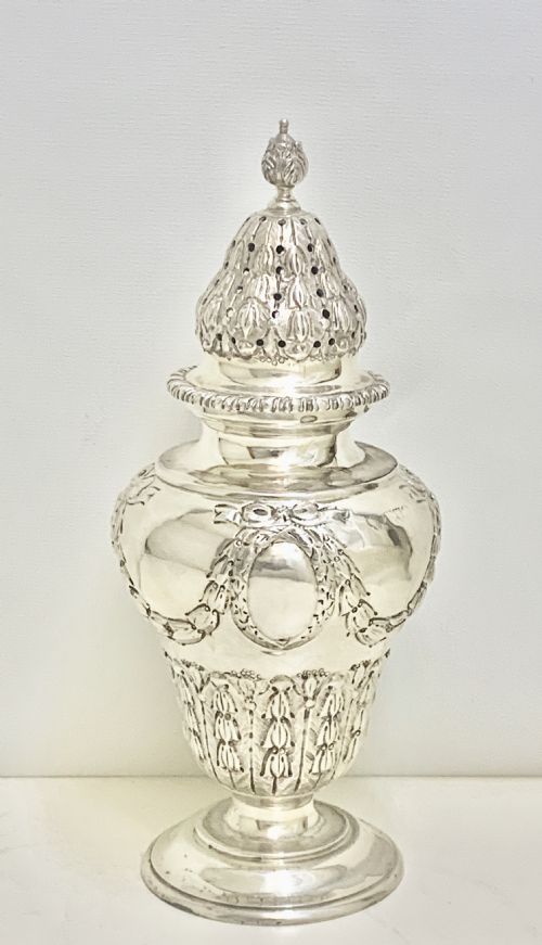 A LARGE HIGH QUALITY EDWARDIAN STERLING SILVER SUGAR CASTER 1904 - ADDITIONAL PHOTO 2